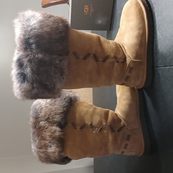 UGG winter close out. Tall fur lined boots in excellent condition. Worn once. - Picture 3 of 5
